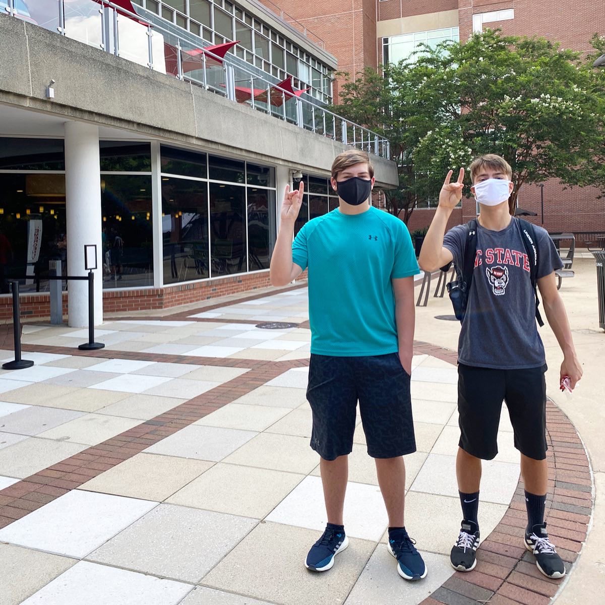 ncstatedining's tweet photo. Thank you for wearing your mask and protecting the pack! Don’t forget, we have additional outdoor seating at dining locations for you to socially distance with your family unit (suitemates or roommates). #ncstatedining https://t.co/ywGJBmVpOG