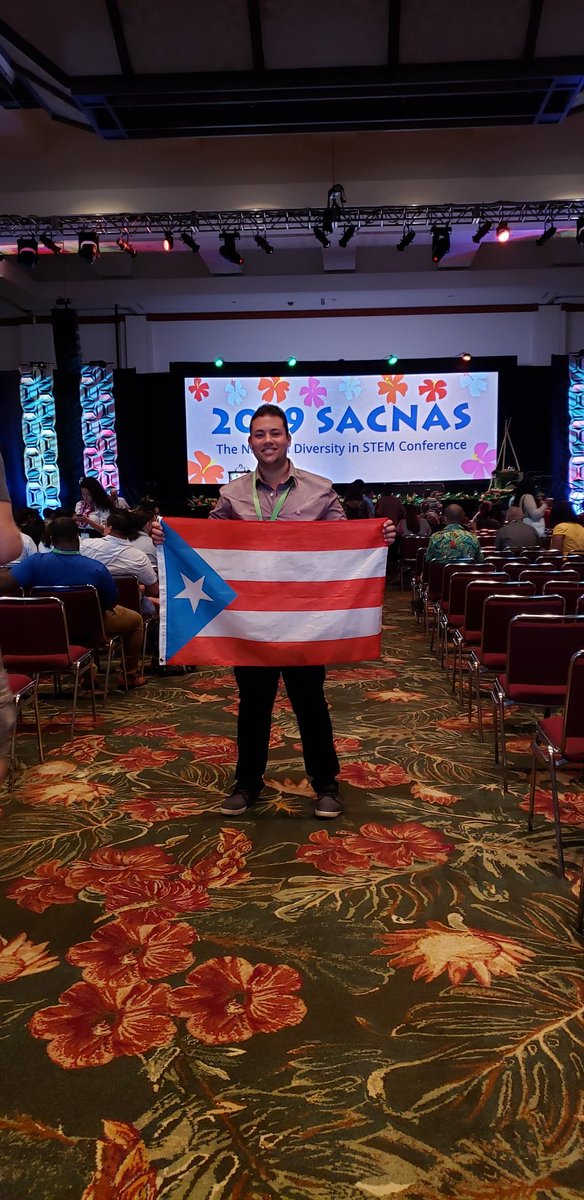 albertofccPR's tweet photo. As a graduate student and #PuertoRicansInSTEM one of my goals is to become a role model for future Boricuas and Latinxs in the world of STEM. For that reason, every conference that I attend and present I wear a 🇵🇷 pin and try and put the flag on the poster. @PRicansInSTEM #tbt https://t.co/bXg42OZSWs