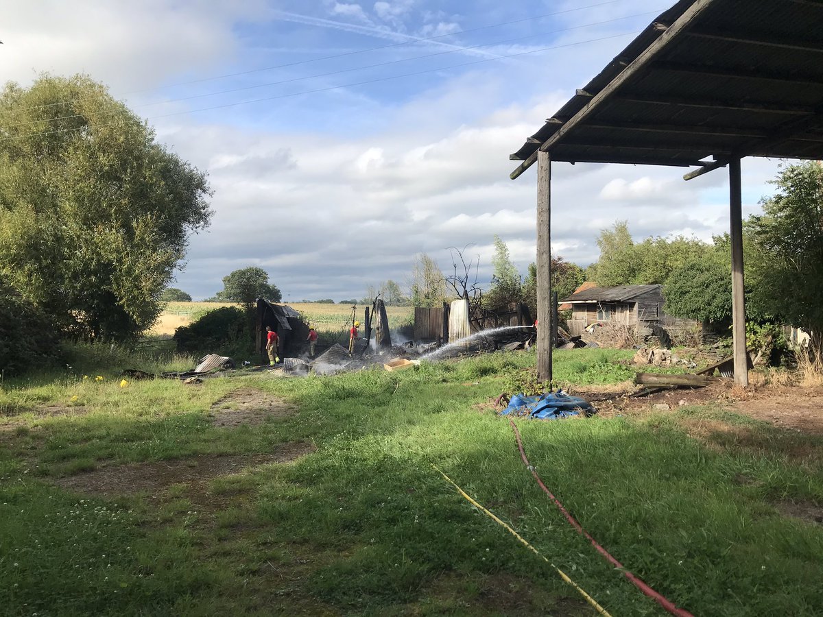 AFRSPatchway's tweet image. Good shift for #STN04R working with lots of other stations. RTC and LGV training with @AFRSAvonmouth and @AFRSYate followed by an RTC with @AFRSSouthmead and a barn fire with @AFRSKingswood and Yate to end the day. Thank you to the #SwanSmokehouse for some much needed water!