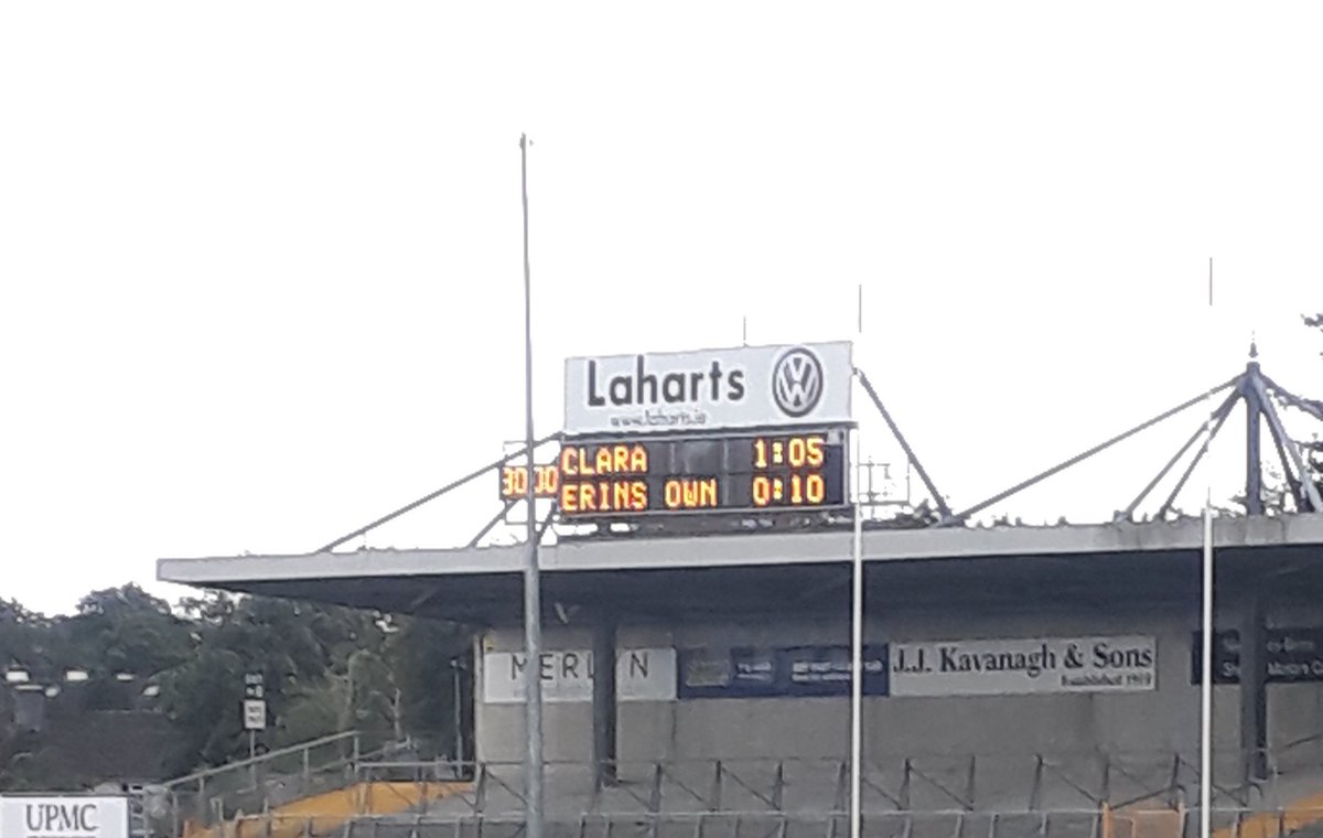 BollardsPub's tweet photo. Half time. @ClaraGAA @ErinsOwnGaa https://t.co/fo5nUI2mJ7