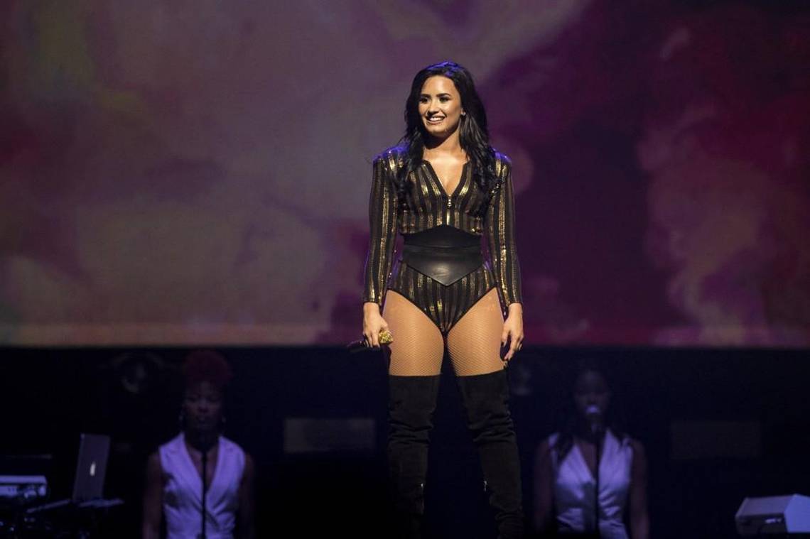 throwbackIovato's tweet photo. August 6, 2016: Future Now Tour - Sprint Center in Kansas City, MO https://t.co/HUYip0O4ex