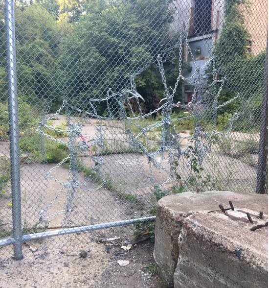 Some chainlink fence repairs along Bassett Creek. If you wanna see the cat and mouse of humans in a tangible but displaced object conversation with each other, this one changes every time I walk past (maybe every few months at most, but still!).