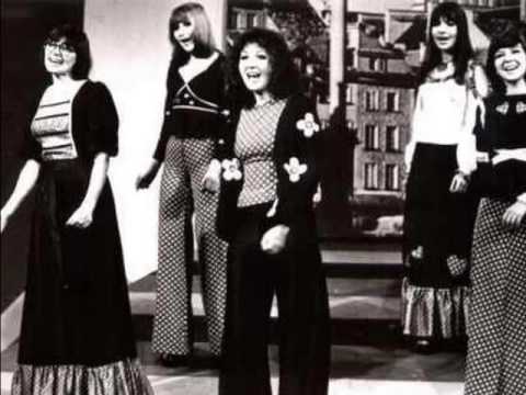 RadioTiranaPL's tweet photo. Zasłynęły takimi przebojami jak: "Kapitańskie tango", "Kwiat jednej nocy", "Pani, ty jesteś urocza", "Tango zalotne - przeleć mnie" Alibabki (1964) to kolejny po Filipinkach żeński zespół muzyczny, który zyskał międzynarodową sławę. #MuzykawPRL #KulturaPRL https://t.co/Vca6dgpiRO