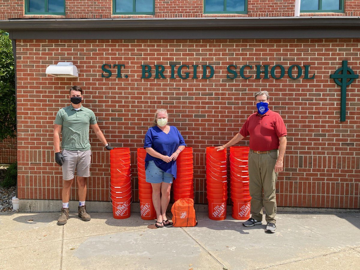 Shout out to Jake Suman our lead OFA. He found an opportunity to help and give back. He donated Homer Buckets, face masks and sanatizer to a school in need! Not only that but he hand delivered everything!  @GardnerD187 <a href="/kelly_broyles/">Kelly Broyles</a> <a href="/DaveMusen/">Dave Musen</a> <a href="/Seana_THD/">Seana Caruso</a>