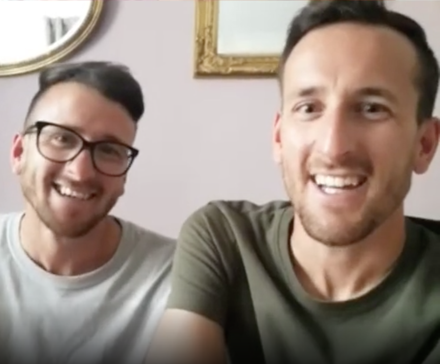 matchmagazine's tweet photo. ⚽️📱 𝗜𝗡𝗦𝗧𝗔𝗚𝗥𝗔𝗠 𝗖𝗔𝗧𝗖𝗛-𝗨𝗣! 📱⚽️

We chatted to Sammy and Charlie AKA The @KnuckleTwins about @LFC's 2019-20 campaign! 🏆🤩

👊 Player of the Season! 
⚽️ Favourite goal!
👀 Transfer Rumours!
😎 Meeting Jurgen Klopp! 

📽️: https://t.co/4lNKhBeyfj https://t.co/DqEFHAa5DB
