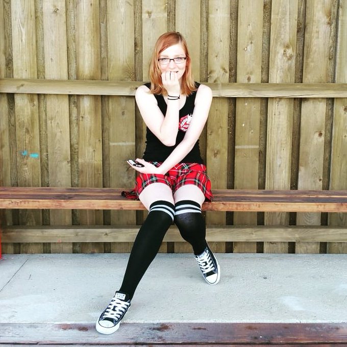 Nochmal was altes und doch recht bew&auml;hrtes: Der Schulm&auml;dchen-Style 😉  #oldpic #karo #rock #str&uuml;mpfe #overknee<a href="/tag/sexy"class="tags"><span>#sexy</span></a><a href="/tag/geek"class="tags"><span>#geek</span></a><a href="/tag/schoolgirl"class="tags"><span>#schoolgirl</span></a><a href="/tag/redhead"class="tags"><span>#redhead</span></a><a href="/tag/nerd"class="tags"><span>#nerd</span></a><a href="/tag/converse"class="tags"><span>#converse</span></a>