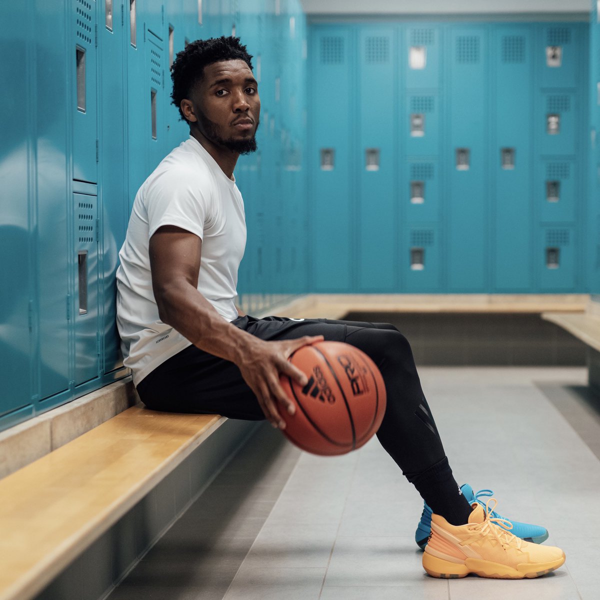 adidasHoops's tweet image. Play outside the lines.

A reflection of @spidadmitchell’s desire to inspire creativity on and off the court, introducing the #DONISSUE2 Crayola pack. Coming soon.

@crayola #ReadyForSport