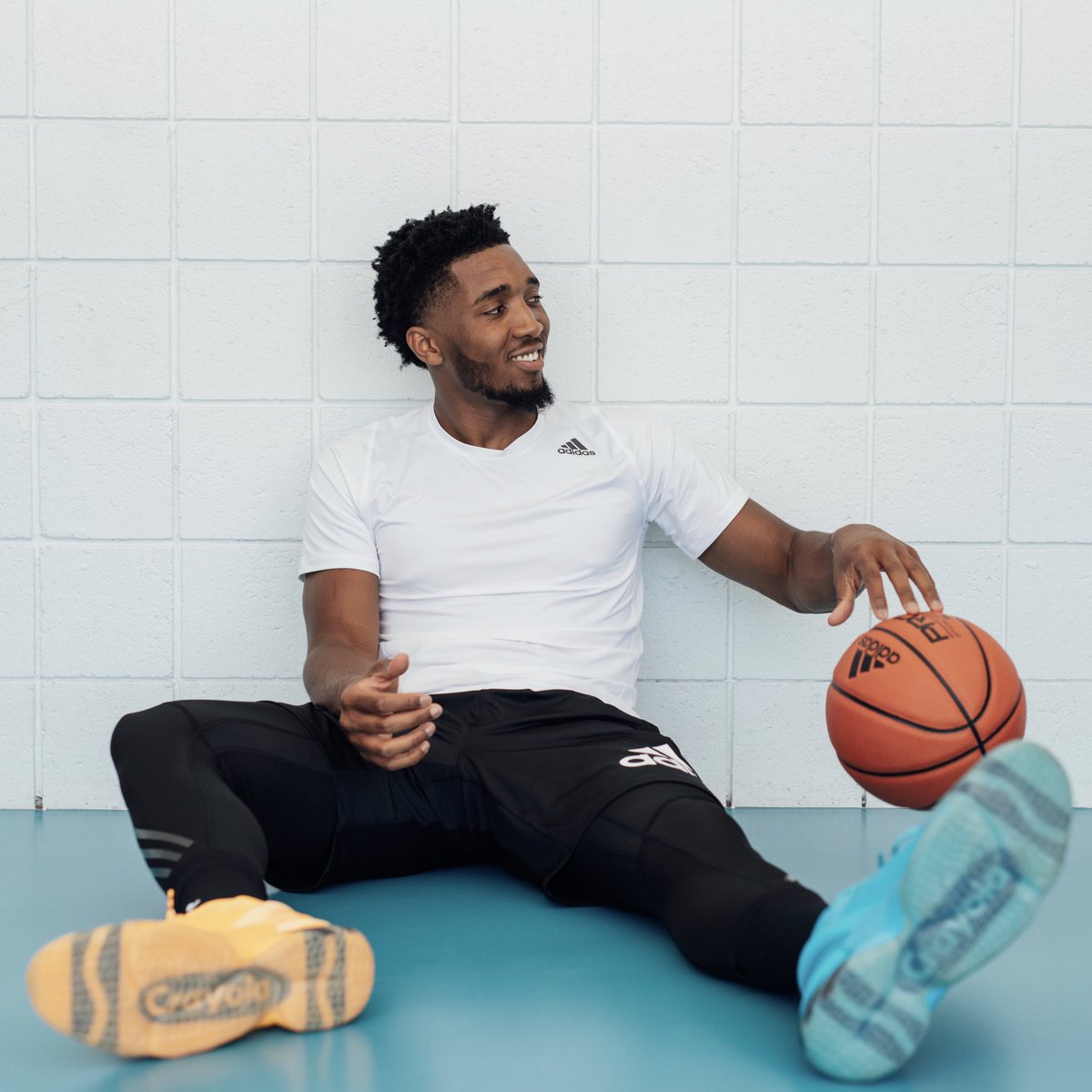 adidasHoops's tweet image. Play outside the lines.

A reflection of @spidadmitchell’s desire to inspire creativity on and off the court, introducing the #DONISSUE2 Crayola pack. Coming soon.

@crayola #ReadyForSport