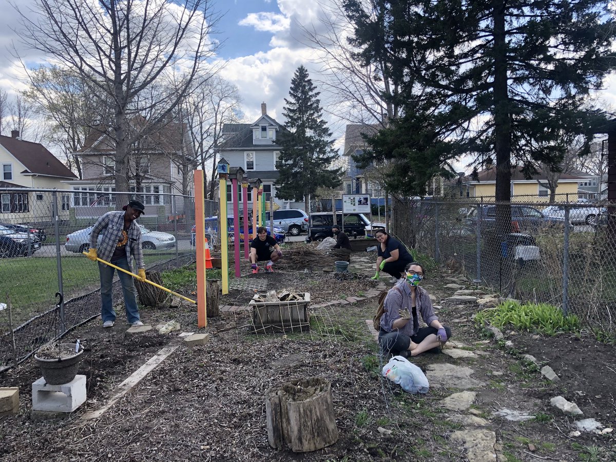 UMNCSE's tweet photo. CSE students in @EWBUMN are partnering with St. Paul’s Urban Farm and Garden Alliance to renovate community gardens in areas affected by recent civil unrest. Read the full story at https://t.co/P1RMGWhRbG. #UMNProud @UMNME https://t.co/Jgnr2dij8O