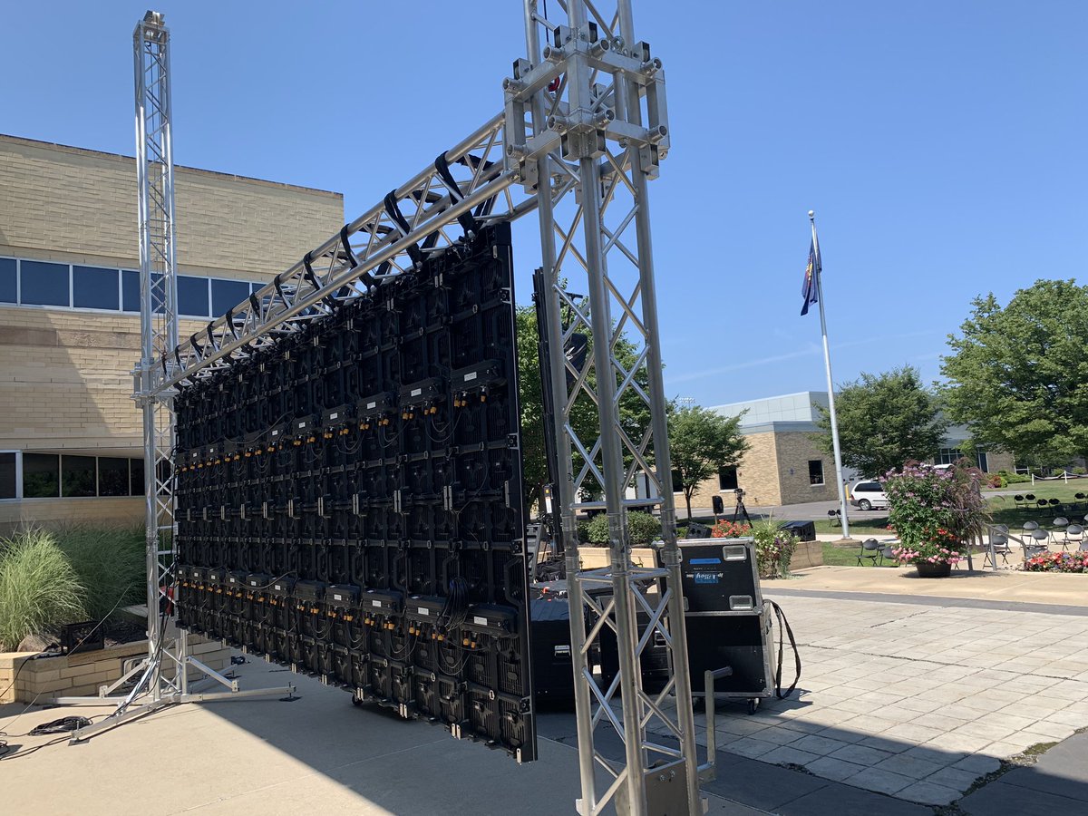 JPLilleyAV's tweet image. Our live event teams are busy this week preparing for two outdoor events. This is the first one which will kick off tomorrow. Fifteen commencement ceremonies over the next three days. 

#covid19solutions #knowitworks #dolivebetter #outdooreventsolutions #outdoorLEDvideowall