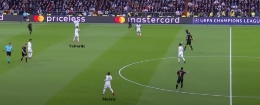•To be fair to Zidane, he did from this tactical error since - even in the 2nd half vs City, he switched Valverde onto the right of the midfield 3And he carried this forward into El Clasico 3 days later, provided Real with genuine width with Valverde actually as a right winger