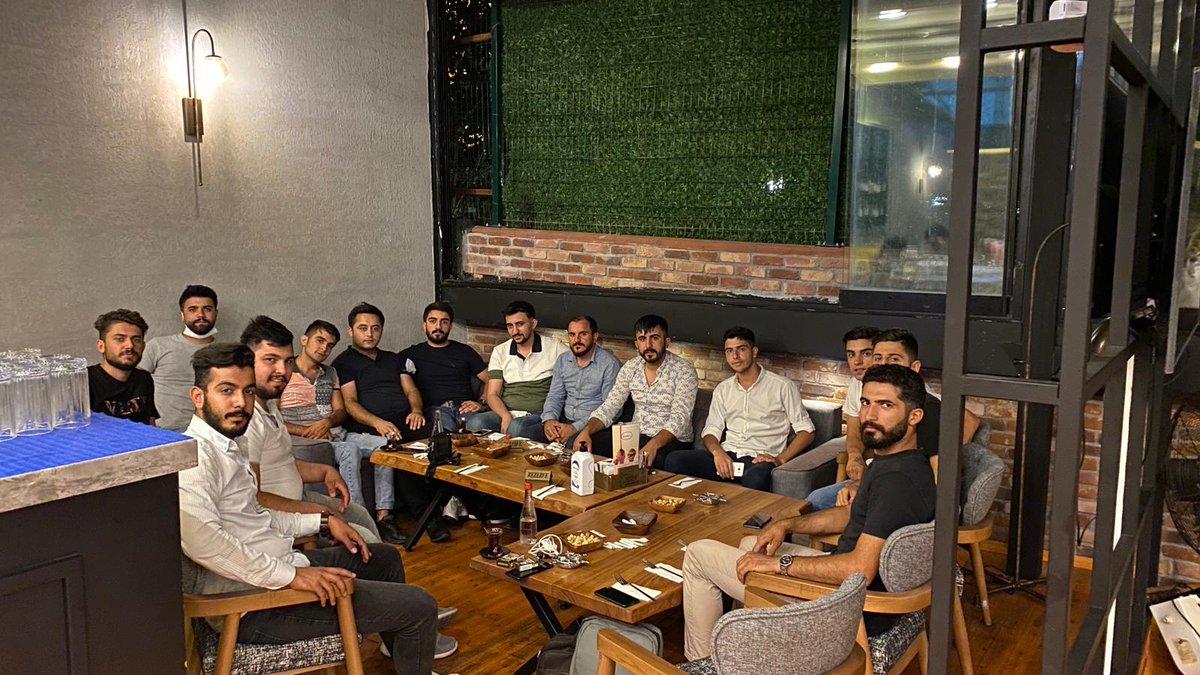 emrah90014044's tweet photo. 16 Ağustos kongre gündemli  gençlerle çay muhabbeti gerçekleştirdik ☺️ @isamesihsahin @silivrimetin @MustafaGozel__ @SemihKolsuz @eroldemir3404 @KadirPolat3636  @emrah90014044 https://t.co/zCudvhtcpy https://t.co/Bp5HRsfKtL