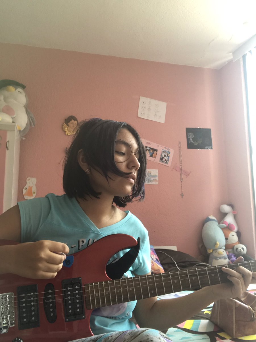 FenikoFHS's tweet photo. Un cosplay kks de bonnie (?
Ayer hice pruebitas, y hoy me pinté el pelo e hice las plumillas dOu
No se, me gustó el resultado ya que es mi primer cosplay de fhs:,)
#FHSWorldDomination #FHS #BONNIE #BxB #FHScosplay https://t.co/QbQqbq7uvq