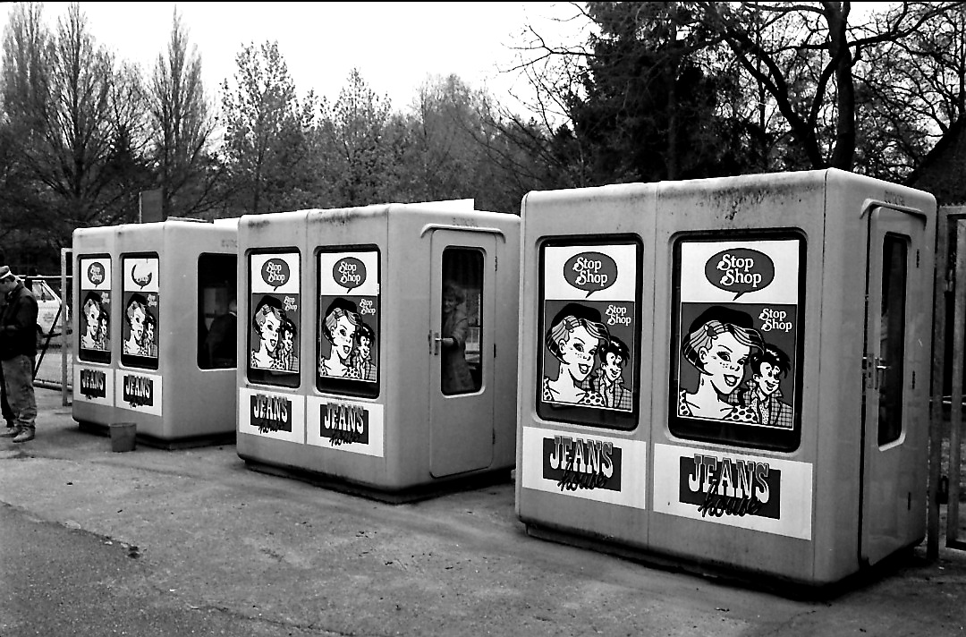 OldiesDTC1's tweet photo. Klopt! En op die aanhanger dus, maar ook op de hokjes voor de kaartverkoop, en natuurlijk op de reclameborden. 💪🏻 #stopshop #zonderverledengeenheden ⚪🔵
@DeGraafschap - #OldiesDTC https://t.co/OXOWv5RL5b