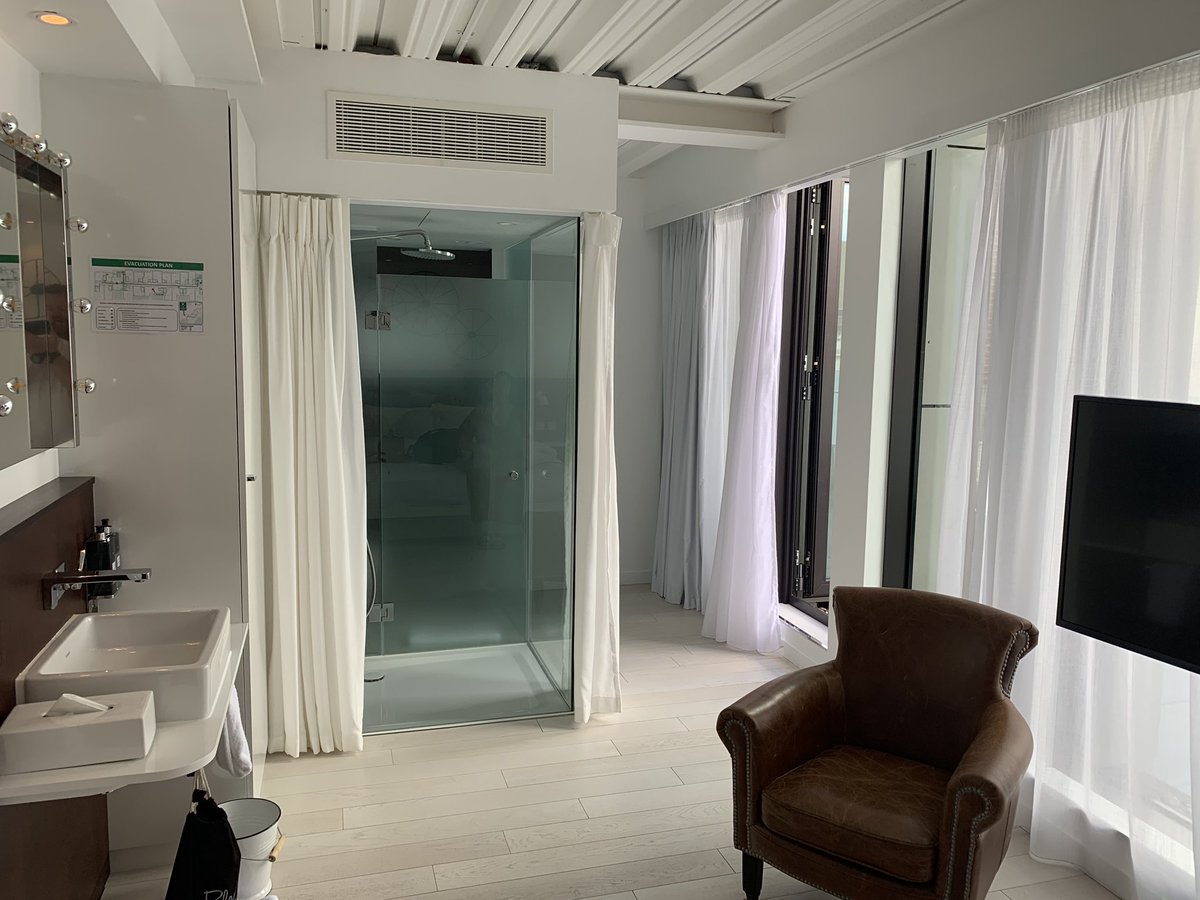 RobsonBen's tweet image. This week we stayed at the @RubyHotels near Waterloo in London, it’s lovely.
The hotel is spotless, the staff are fantastic, it’s dead comfortable &amp;amp; not overly priced for #London! A great place if you’re planning a trip 👌 #RubyLucy #Waterloo #Hotel