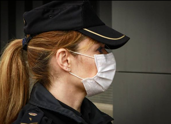 policia's tweet photo. No somos el coco, ni nos comemos a los niñ@s que se portan mal.

No asustes a tus hij@s diciéndoles: "Viene la policía".

Enséñales a acudir a nosotros siempre que nos necesiten.

#SomosTuPolicía 👮‍♀️👮 https://t.co/xNBDLY7rUU