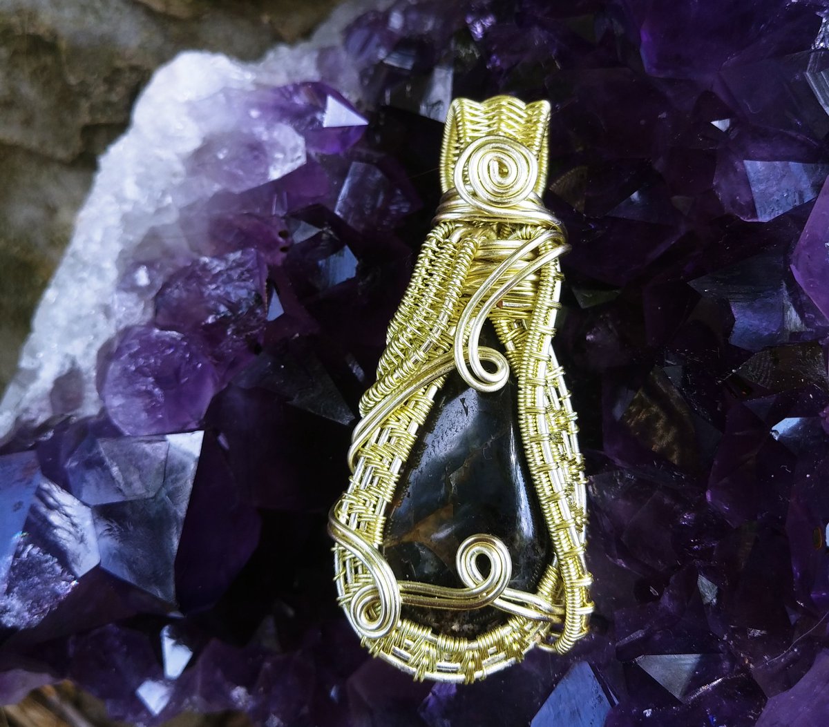 cynicalvirgo's tweet photo. Smoky Quartz🖤✨

Smoky Quartz is best for grounding and protection and stress relief! It can also help depression and anxiety ❤

Available at https://t.co/7QqzzozhSr 

Free shipping on all orders ❤ https://t.co/tWfTm8HHKw