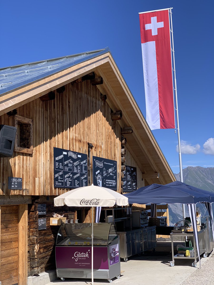 RogerNeukom's tweet photo. Ein besuch lohnt sich nicht nur im Winter! Die Tegia Bar ist neu auch im Sommer offen ππ». Gute Idee βοΈπ@thgautschi #tegiabar #vallumnezia #lugnez #taldeslichts #sonne https://t.co/RZ99NOZesg