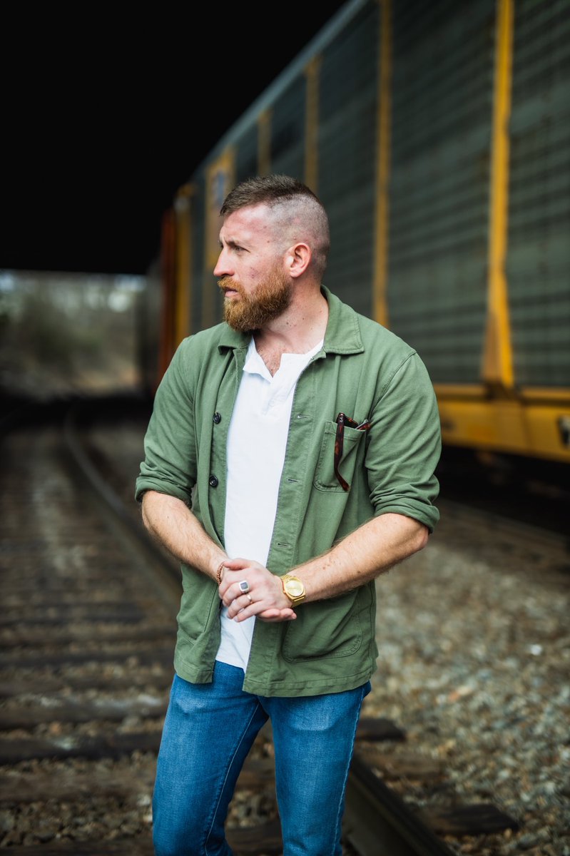 Good style doesn’t have to be formal. 

It doesn’t have to be complicated. 

It doesn’t need a ton of pattern or color. 

Let me teach you how to create it for yourself. 

masculine-style.teachable.com/p/effortless-s…