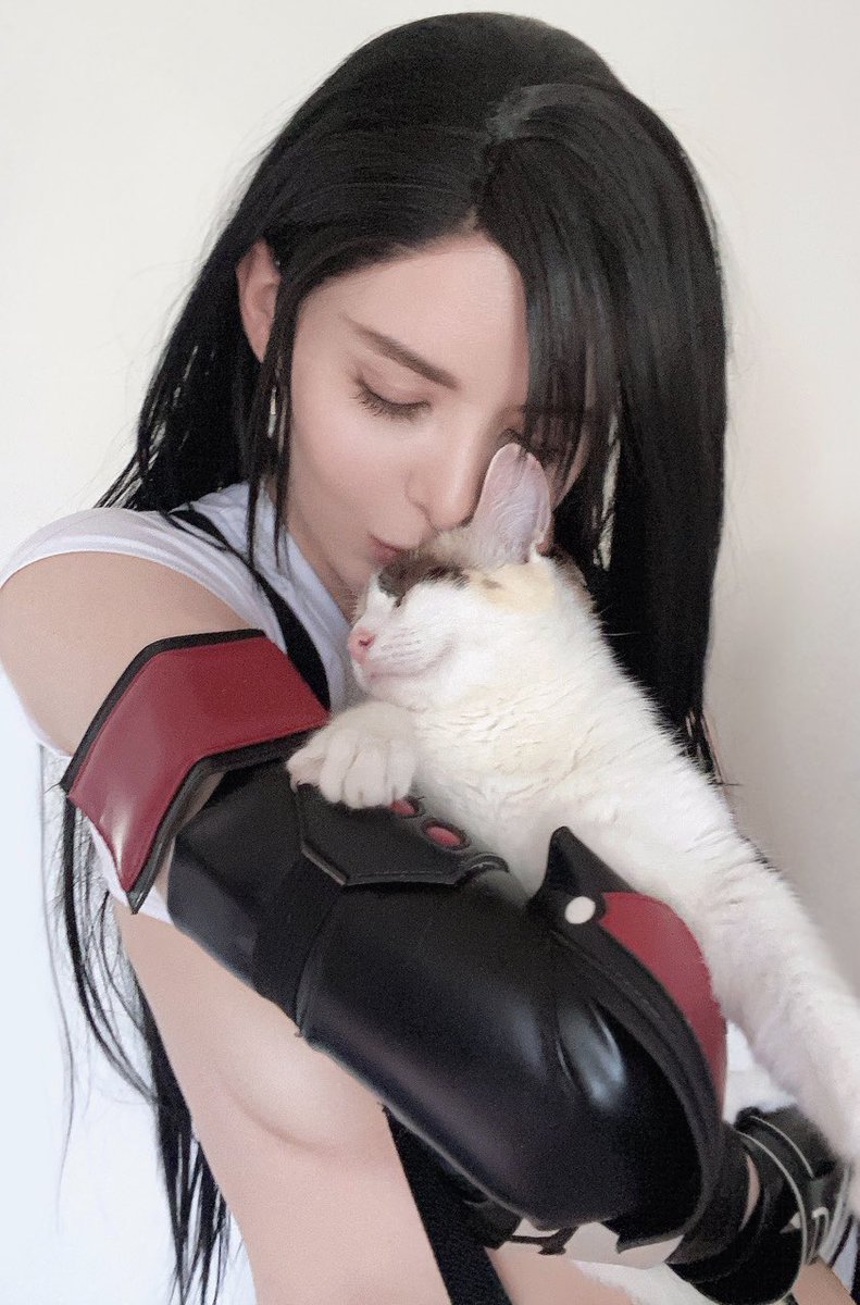 Tifa and a cat!

I loved every cat scene in the game! Especially the ones with Wedge’s cats! Luckily I have a look-alike 😸 So... is that Reggie, Biggums, or Smalls? 

Check comments to compare it yourself and make your guess! ( ⓛ ω ⓛ *)

#cosplay #FF7R #TifaLockhart https://t.co/HX2qqUUIqc