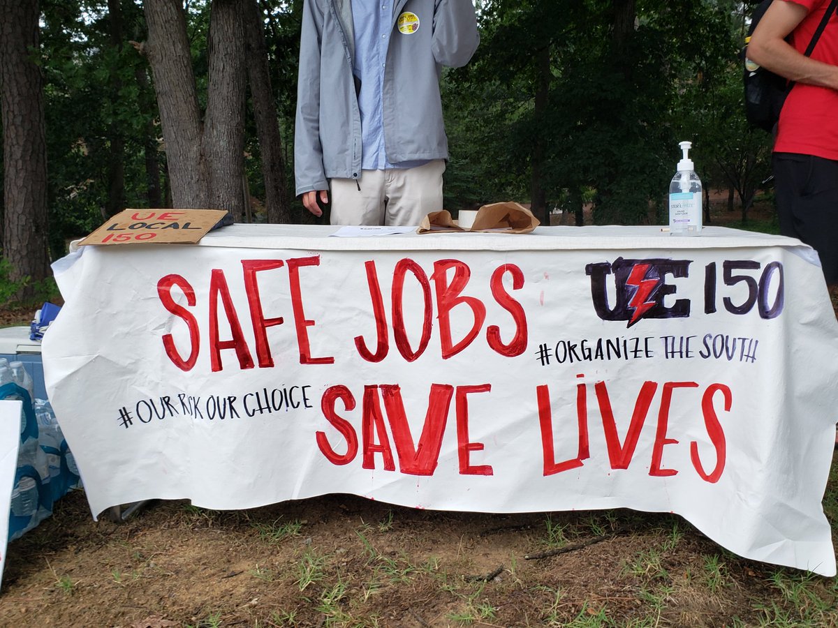 This is also endangering the lives of our lowest paid workers at the university.  @unc4cola ,  @workersunionunc , including graduate students, black and brown staff members and of course, the housekeepers. (3/n)