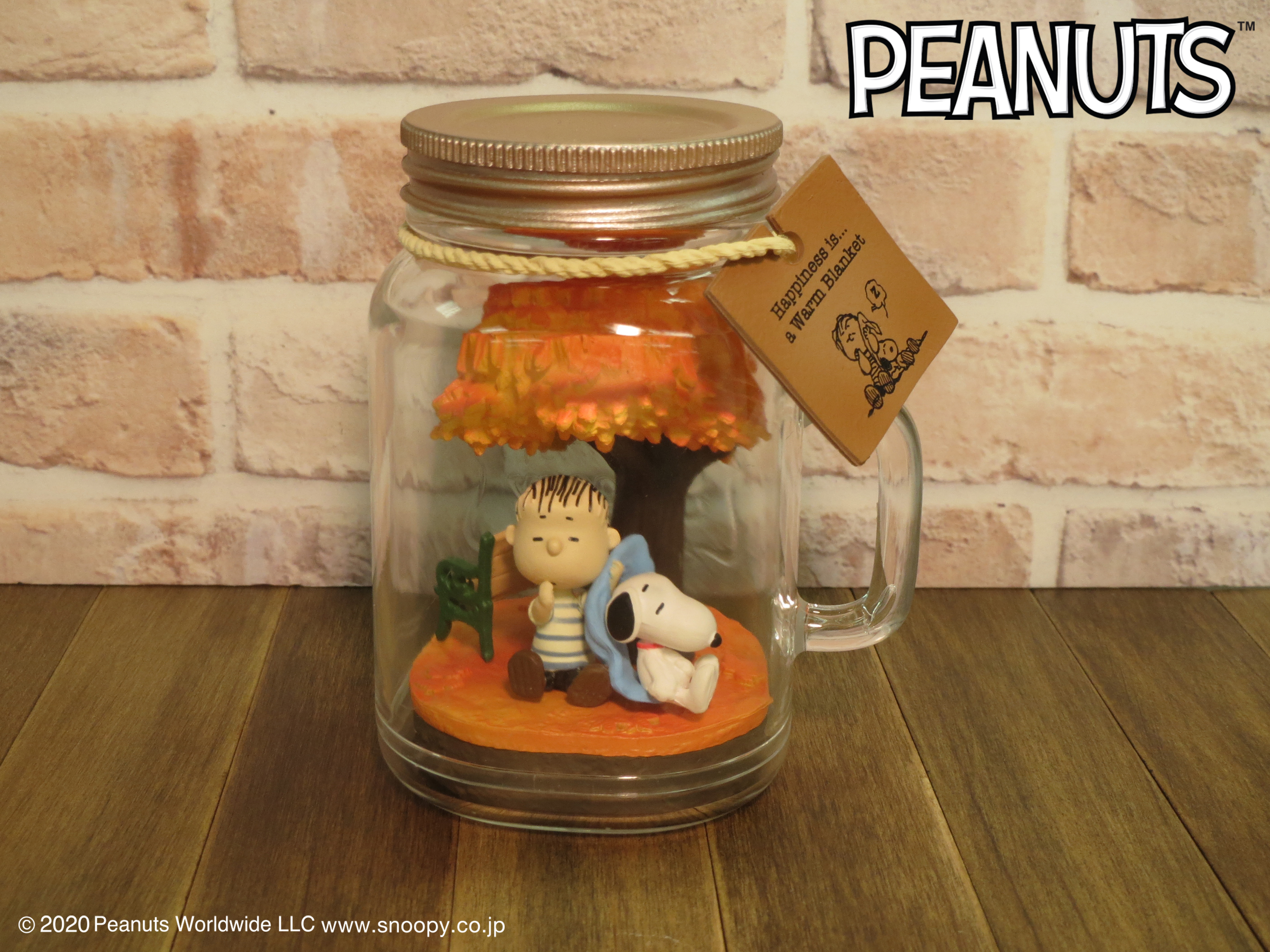 株式会社リーメント公式 発売中 Snoopy Friends Terrarium Happiness With Snoopy 紅葉が美しい秋の公園でのひととき ライナスの安心毛布にくるまって うとうとお昼寝する2人の姿はとっても幸せそうです T Co Pa4ffuae3f Peanuts Snoopy