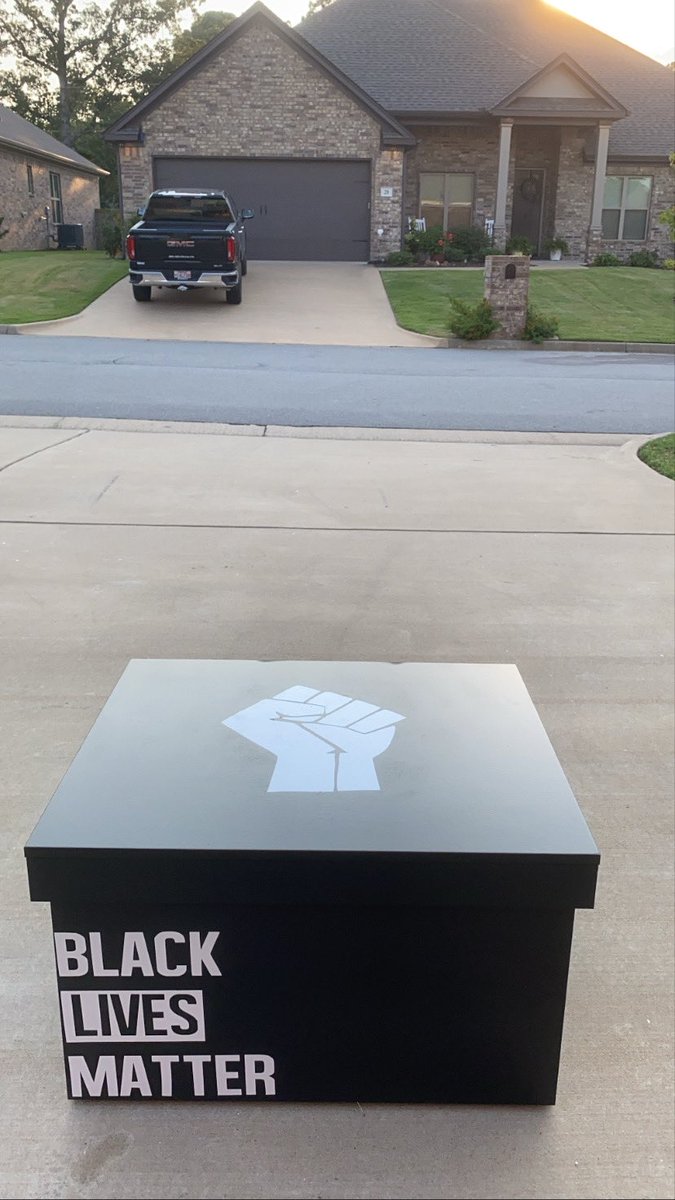 Icy__Bry's tweet image. Public service announcement 🗣
 @BoxesYetta first raffle is here!! 🤪
Now is your chance to win a $600 Yetta Box for only $10! 🔥
Each raffle ticket is only $10 
The Winner will be posted August 16th 
Cashapp- $Bryetta
Venmo - Bryettac
#BlackLivesMatter #SupportBlackBusinesses