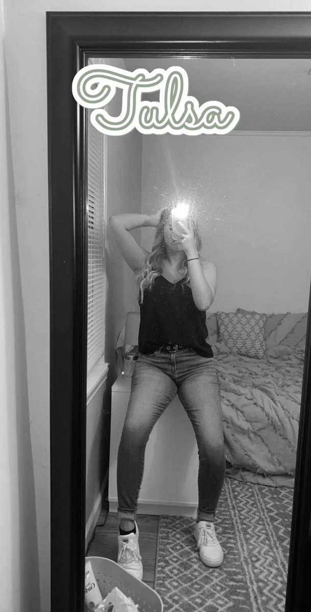 hannahashlyn7's tweet photo. Sometimes I’m not at work and can dress cute🤷🏼‍♀️ https://t.co/zBMbcC9nwp
