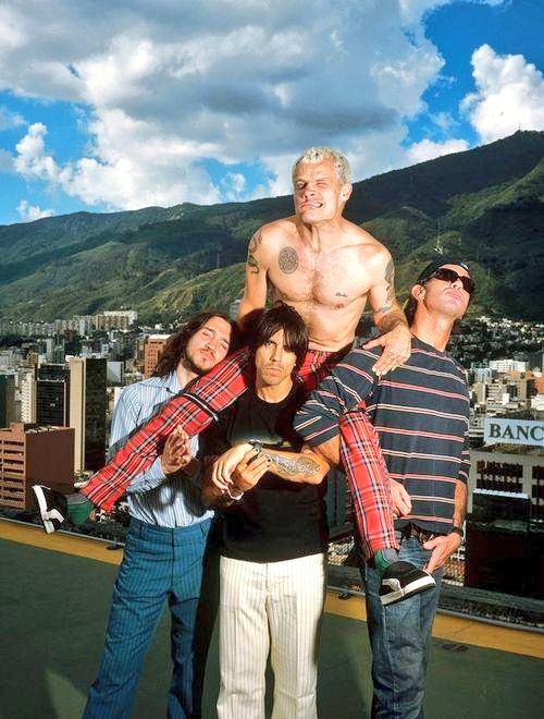 lrnzmrtnz's tweet photo. Red Hot Chili Peppers en Caracas, Venezuela (2002).

📷: Tony Woolliscroft https://t.co/k4lwL65MqF
