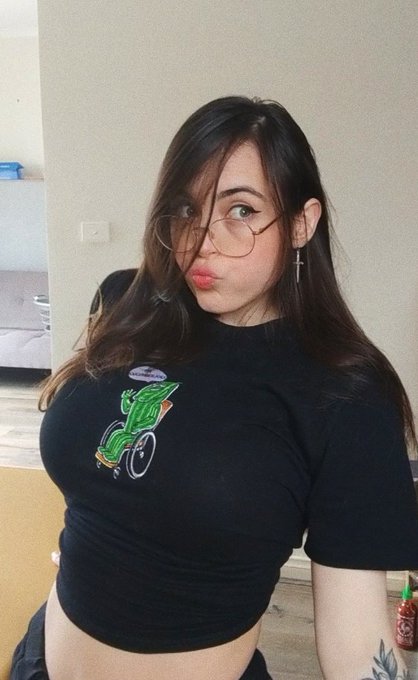 rare live stream https://t.co/d4mxo3Ehpa https://t.co/6Iw9bZx4R6