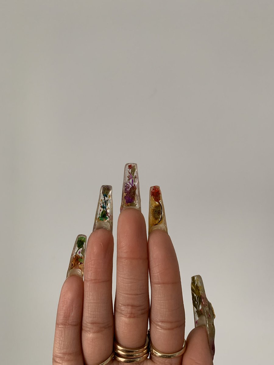 cyberprincessx0's tweet photo. There are pressed flowers in my nails. My life is complete https://t.co/aW5rNlbxUF