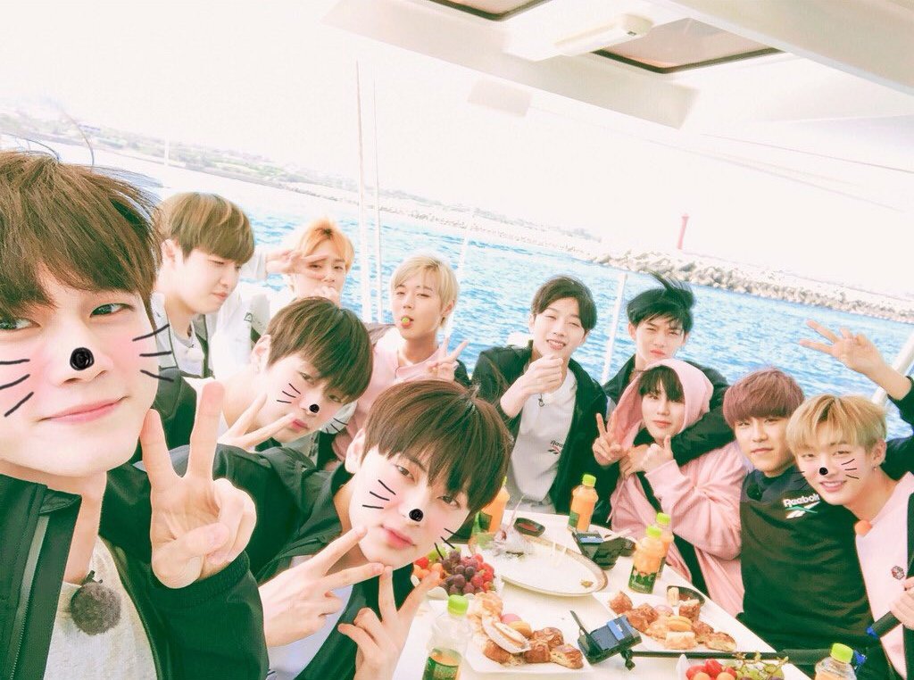calligraTAE's tweet photo. To my 11 bright stars, I will stay by your sides until the end.Happy Three Years my loves! @WannaOne_twt, i miss you so much :( 💗 to be one. 

#우리워너원_3주년에도_사랑해
#ThreeYearsWithWannaOne https://t.co/QoGwwCrNsj
