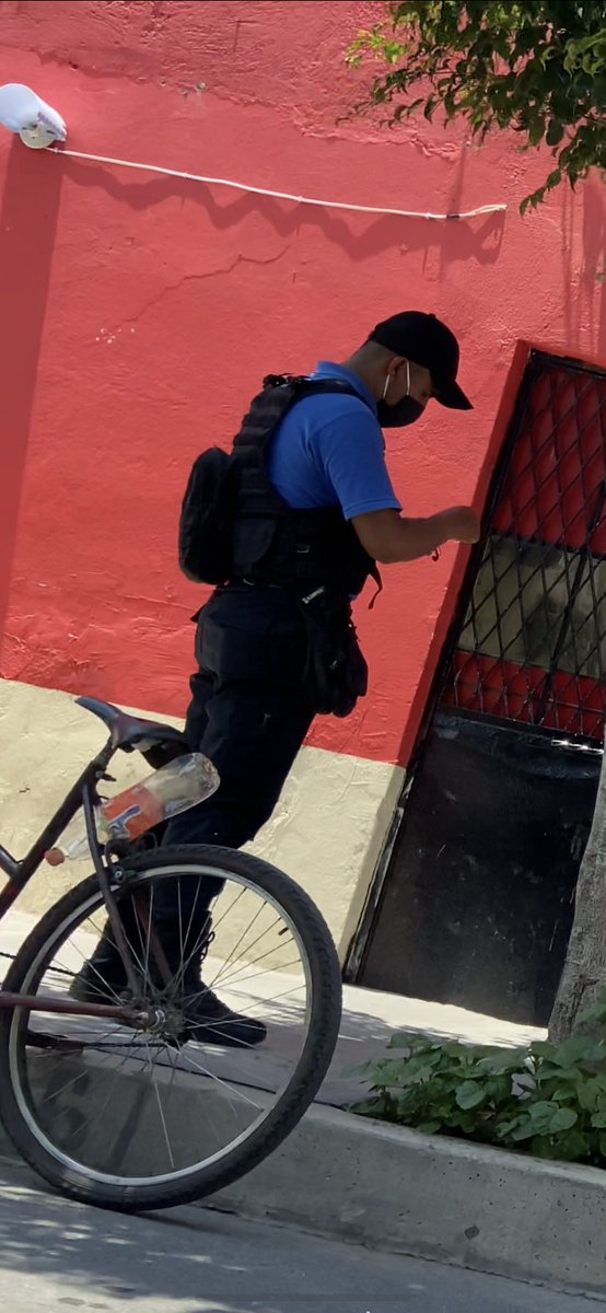 mexpussyboy2's tweet photo. Cada que veo a este Vigilante me mojo esta super rico en persona con un rico culo y patotas 😍🤤 para comerlo de pies a cabeza #chacal #buenote #vigilante #velador https://t.co/3AO2nUgI0X