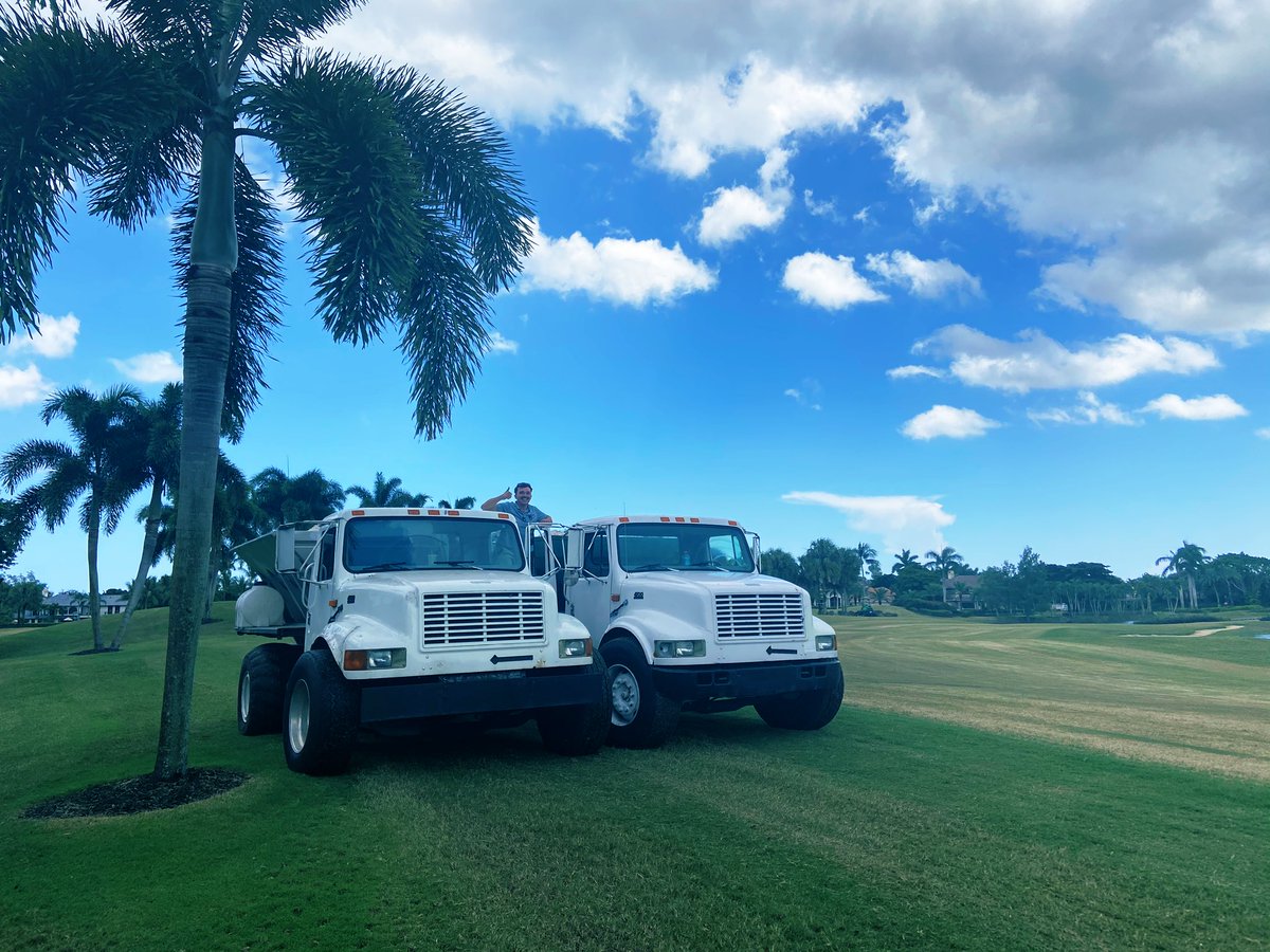 TurfTech_'s tweet image. 70 ACRES verticut and swept, followed by a topdress on fairways... getting it done this week despite all this rain! Thanks for having us out!
