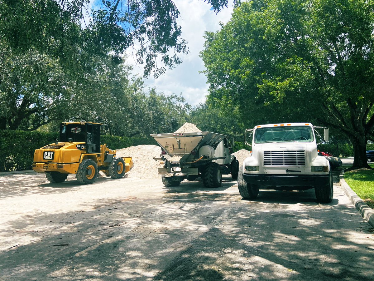 TurfTech_'s tweet image. 70 ACRES verticut and swept, followed by a topdress on fairways... getting it done this week despite all this rain! Thanks for having us out!