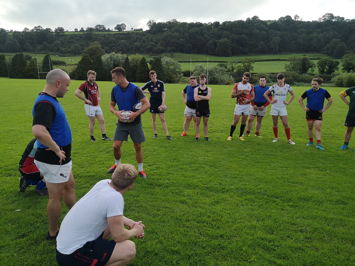 TheOffloadTeam's tweet image. Great to have Honourary Welshman Steve Shingler down to training tonight.....
