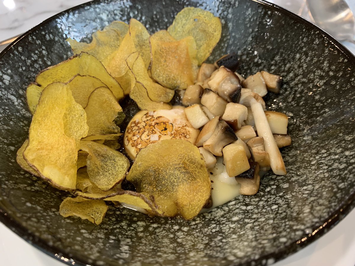 javierS_gastro's tweet photo. HESTIA en Las Palmas de GC sigue en un camino imparable. Pleno agosto, sala llena y un menú degustación que es un deleite para los sentidos. https://t.co/VOY1L4ijKF