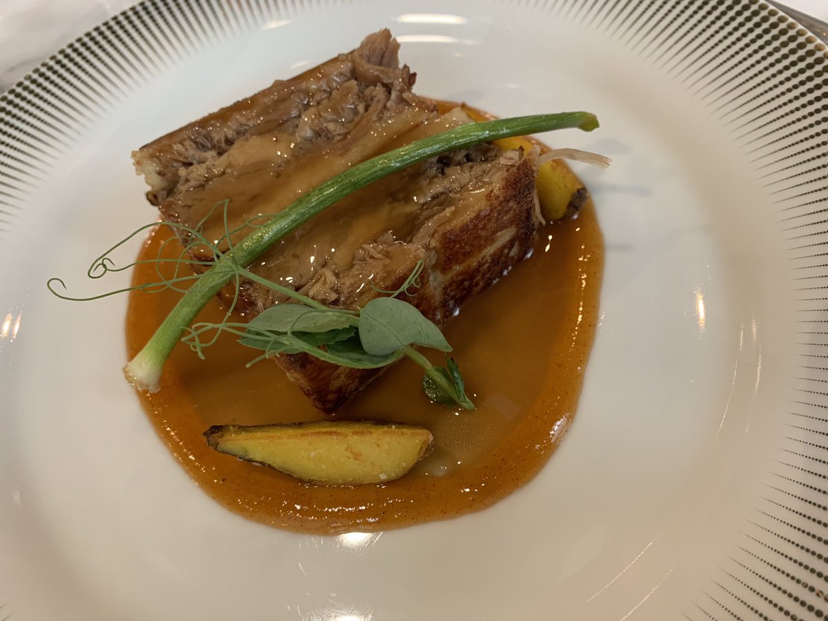 javierS_gastro's tweet photo. HESTIA en Las Palmas de GC sigue en un camino imparable. Pleno agosto, sala llena y un menú degustación que es un deleite para los sentidos. https://t.co/VOY1L4ijKF