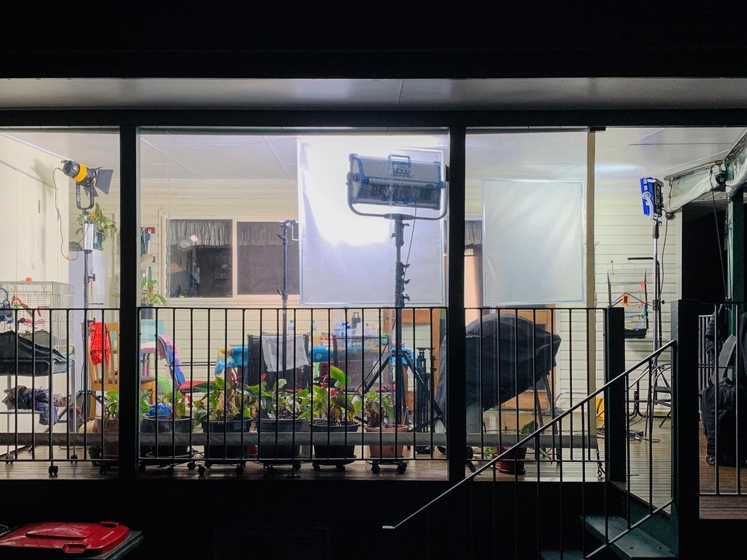 MACCAMinc's tweet image. Working with mix of LED fixtures inc the Skypanel and Creamsource Micro 💪🏽
. 
Usual Suspects ⁠
@creamsource @arriaustralia @dedolight ⁠
⁠
#btscrew🎥 ⁠@BTScrew1 
⁠
#creamsource⁠
#gaffers #filmmaker #filmlight #gafferlife #behindthescenes #setlighting #filmmaking #setlife