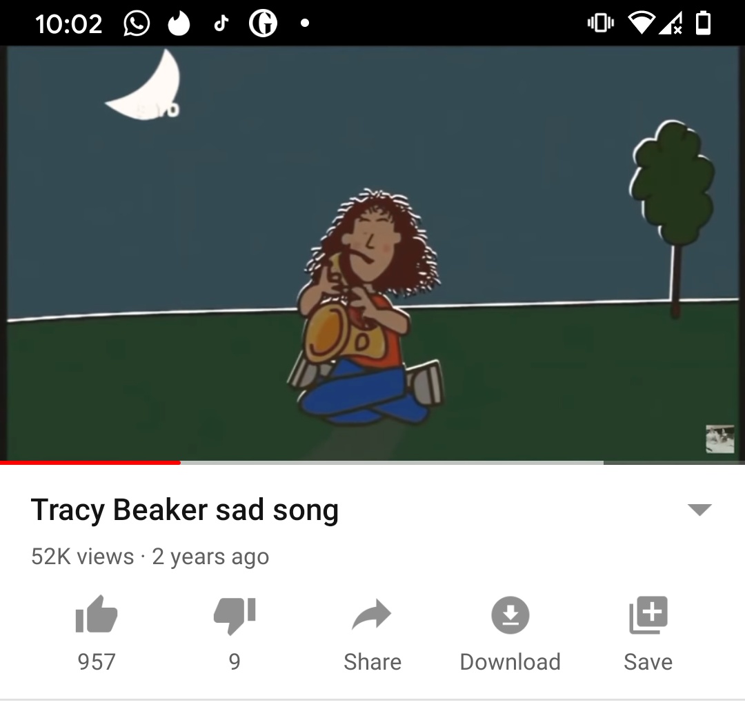 daoriginaltracy's tweet photo. me in public             my headphones https://t.co/4r3fg1pNC7