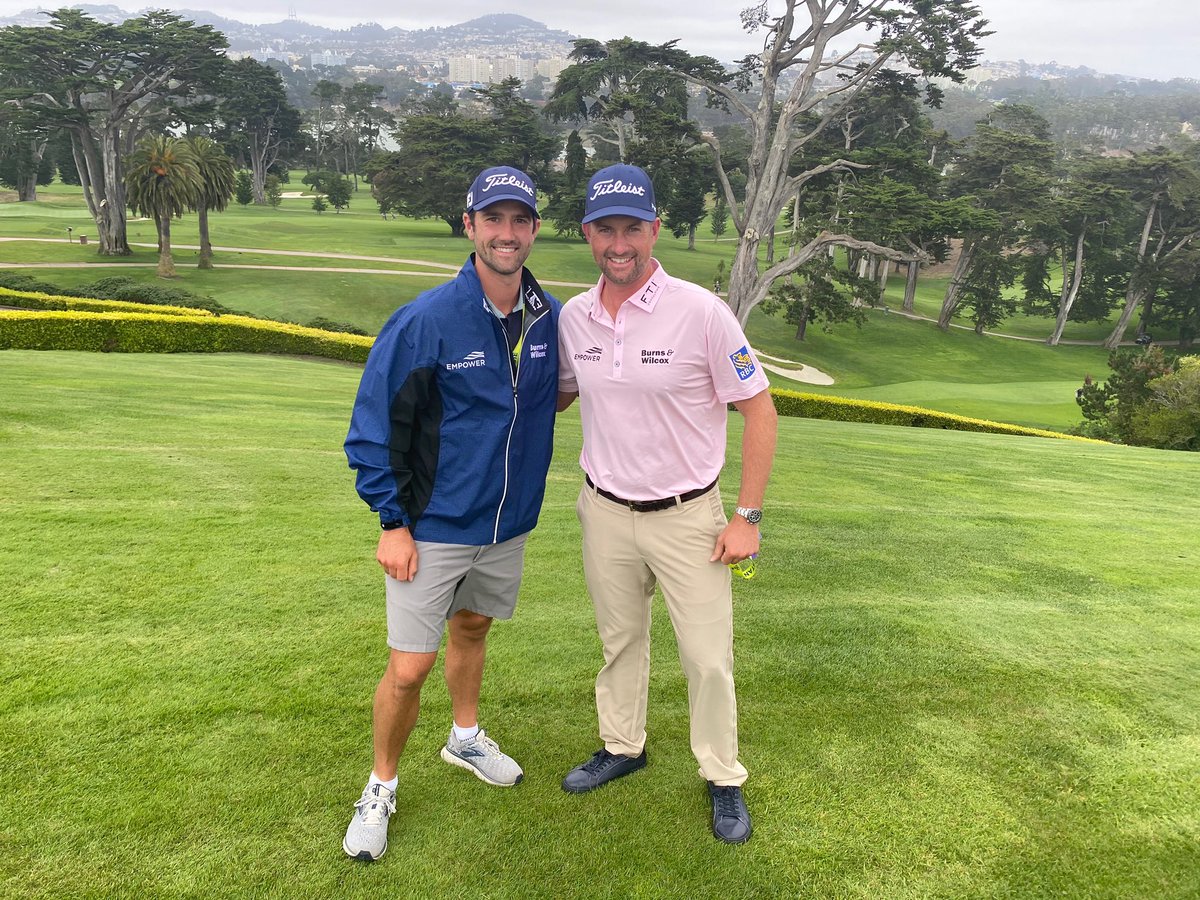 Looks like Jonathan DiIanni is enjoying himself as the Phoenix alum is caddying for @webbsimpson1 at the @PGAChampionship! They tee off today at 5:09 EST.

#phoenixrising #ElonGolf #PGAChampionship #ElonInThePros