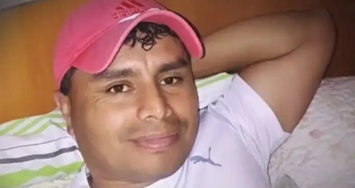 icarusmind_'s tweet photo. La justicia chilena no es primera vez que hace esto, Hugo Pastén fue condenado a 24 años en 2005. Salió en libertad antes de tiempo y asesinó a Sussy Montalvan y Mariana Cabrera. Catalina se subió a su colectivo y nunca más volvió. Ha pasado 1 año y no se sabe de Catalina.
#Ambar https://t.co/BcPG2WSRP6