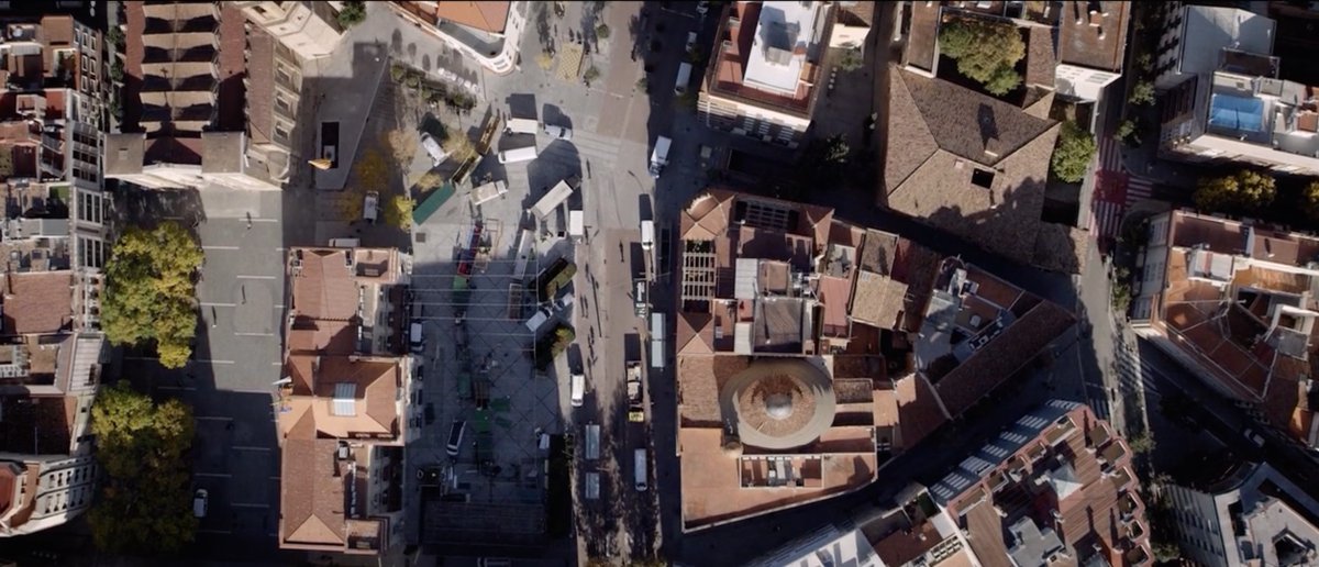 Crims_Oficial's tweet photo. Desembre del 2001, Sabadell.
Un veí avisa la policia: hi ha el cos d'una noia al pati interior d'un edifici. 
En un primer moment, la hipòtesi principal de la policia és el suïcidi, però aviat apareixen detalls que no quadren.
#CrimsJubanyTV3 https://t.co/akKuoAZiLR