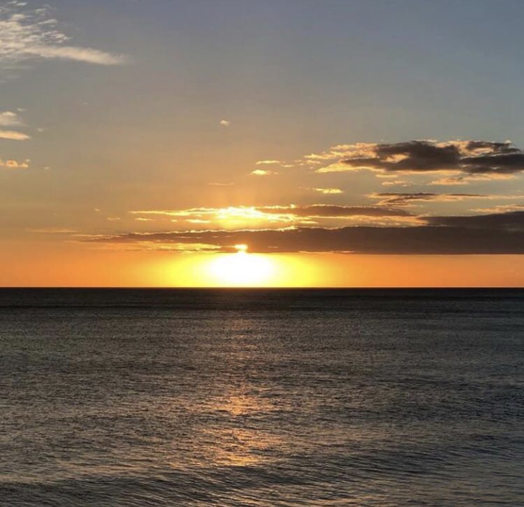 GeoffreysMalibu's tweet photo. An evening at Geoffrey's Malibu means watching the ocean sparkle as the sun fades into the night. 🌅

There's truly nothing like it. https://t.co/91gmCjIST9