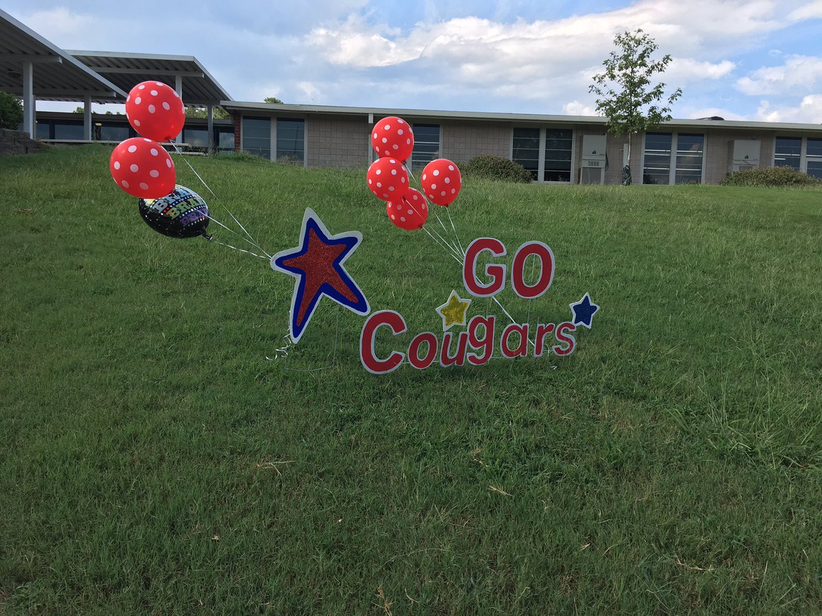 AmieChambers14's tweet photo. @CrescentElement  Celebrating our Kindergarten students from last school year!!! First grade here they come!! #KeepShining #CrescentCares https://t.co/JvOPRsztgT