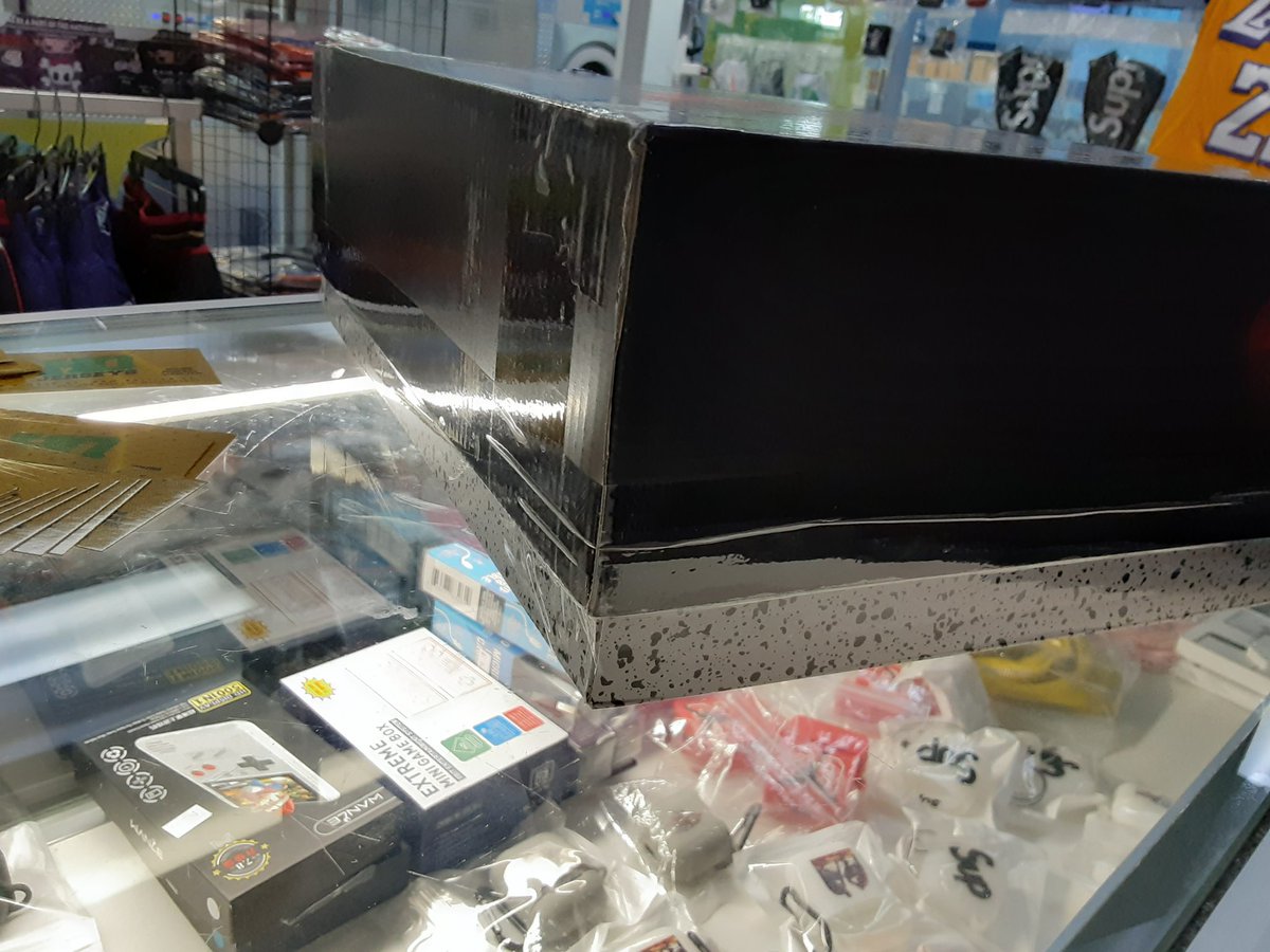 Dammm @nike this is how ya shipping sneakers to me thank god they didn't get stolen smh