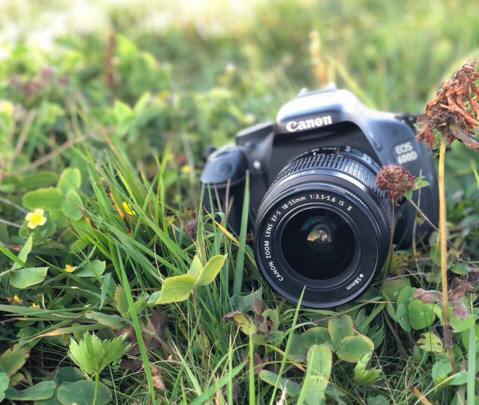 شعور مؤلم .!  أن تنكسر
الأشياء بـ داخلك وأنت هادئ
فضفضه للغير ✍🏼