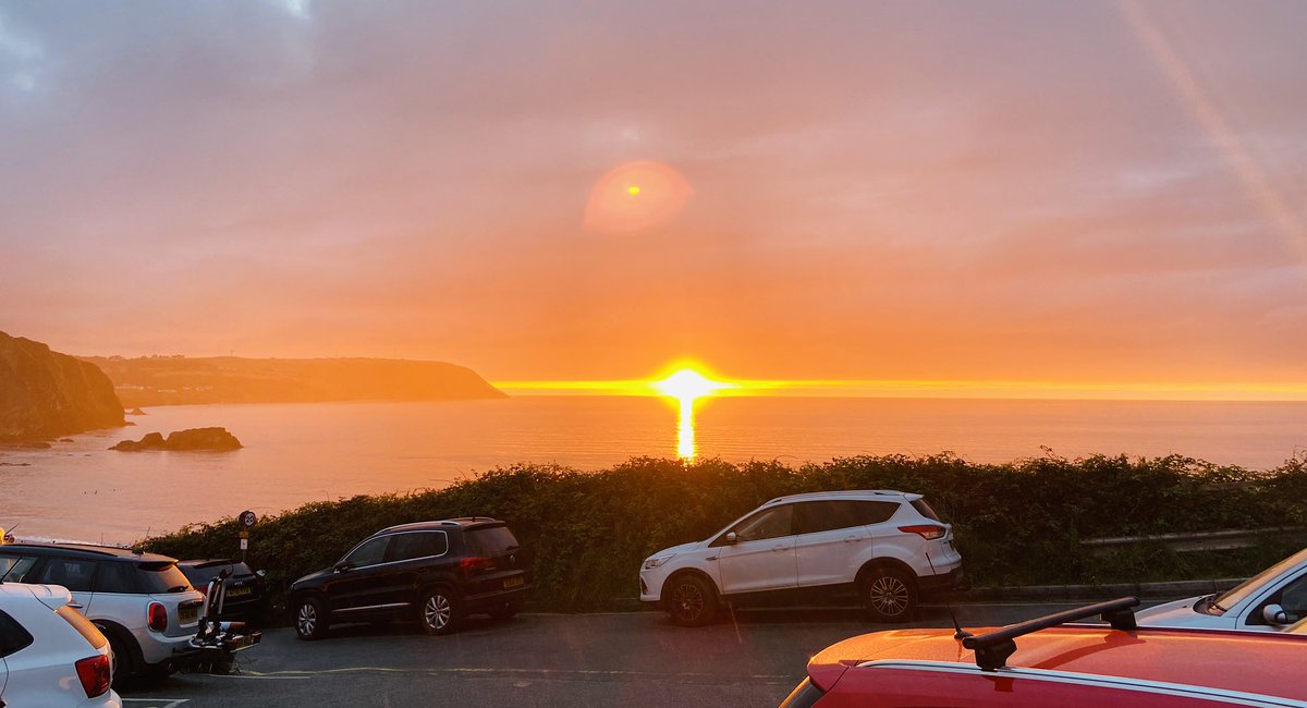 ShipInnTresaith's tweet photo. #westisbest #sunsetdrinks #whoneedsibizia https://t.co/KfQgbHb0EB