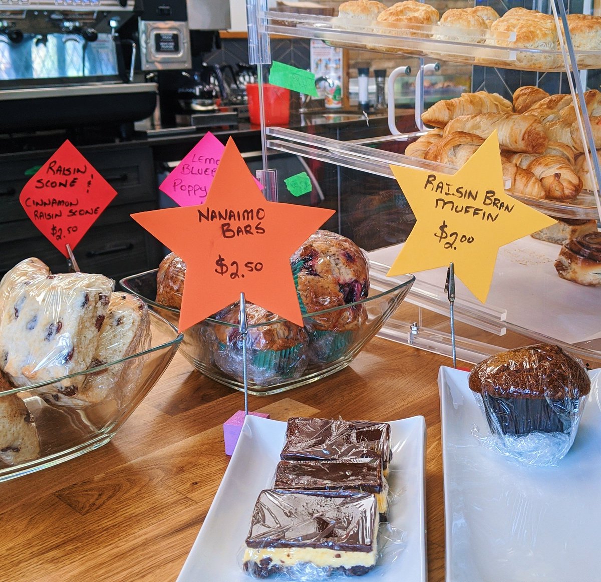 CommonGround_SC's tweet image. Our treats are baked fresh every morning and must go! #shpk