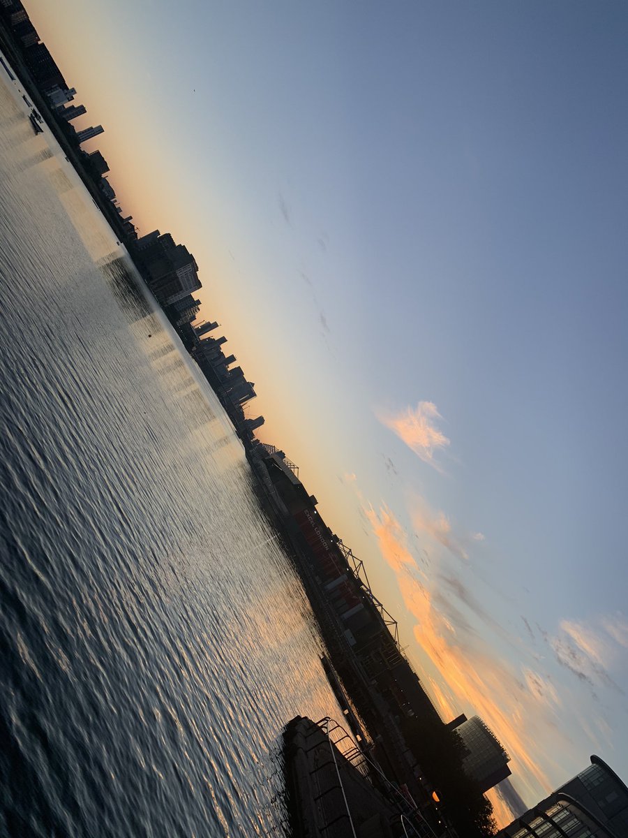 Rud_NJ's tweet photo. Added a couple of km on to my balmy journey home this evening, hitting 60km so far this week. Never get tired of this view..... #WeActiveChallenge #WeActiveChallenge2020 #NursesActive #WeActiveNurses
#WeNurses #TeamBartsHealth https://t.co/bddeJYf2MA